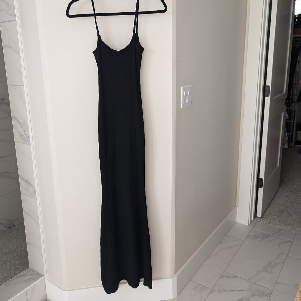 Black ribbed bodycon maxi dress
